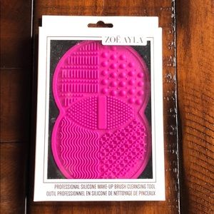Makeup brush cleaning mat
